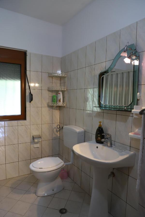 Guest House Bumbli Берат Экстерьер фото